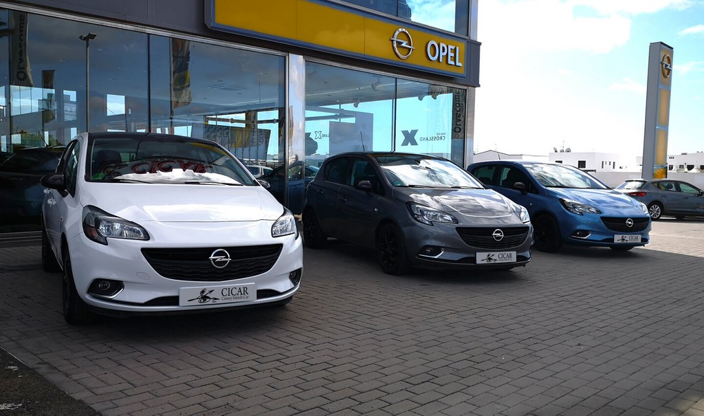 Varias unidades de Opel Corsa 5p Design 14G 090 Mt5 en Tenerife