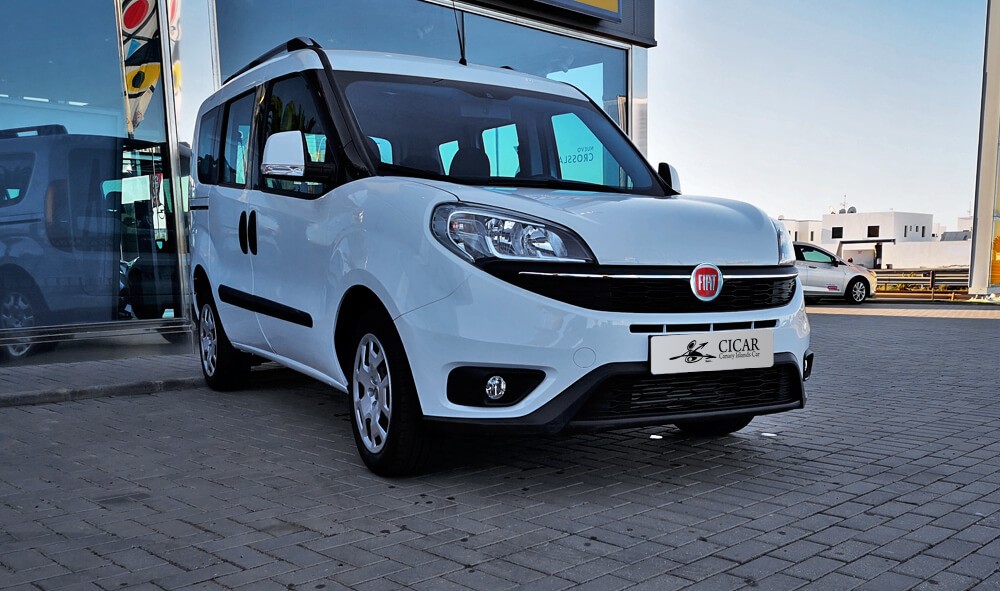 Varias unidades de Lcv Fiat Doblo Pano Lounge Tjet 120 E6D en Lanzarote