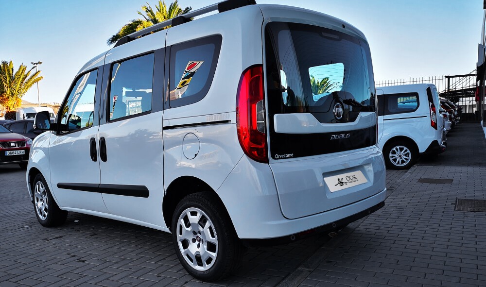 Varias unidades de Lcv Fiat Doblo Pano Lounge Tjet 120 E6D en Tenerife